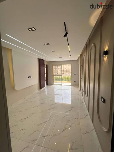 Open view 100% intact – extended vision without limits on a 40 m street in Degla Palm Compound