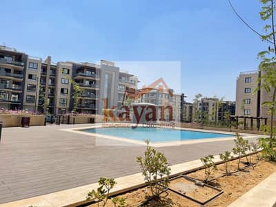 شقه للإيجار فى كمبوند أزاد بجوار AUC مطبخ وتكييفات