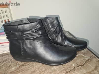 بوت نسائي ماركة كلاركس - Clarks Shoes