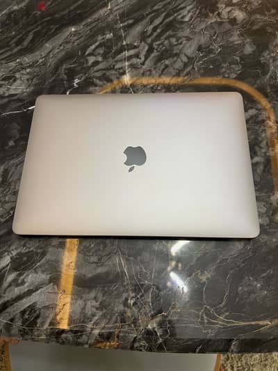 Apple macbook pro 2017 i7 1T hard SSD 16GR 13.1inch