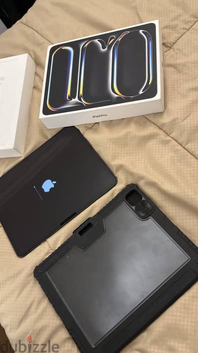 Ipad pro M4  256GB / Wi-Fi  36 cycle battery charge / 100% battery