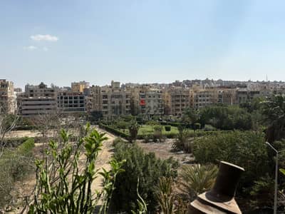 شقة ١٥٥ متر في المقطم الهضبة العليا علي الواجهة من المالك مباشرة