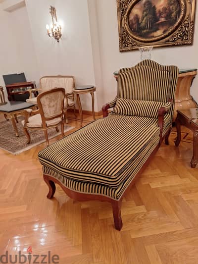 Vintage Chaise Lounge – Elegant Classic Design  Beautiful vintage