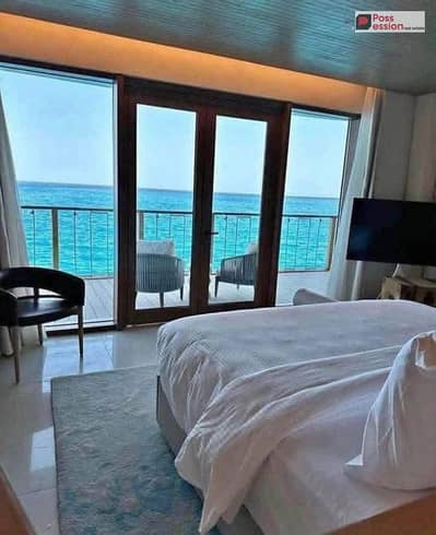 استلام فوري - شاليه متشطب بالفرش والتكيفات والأجهزة باطلاله مباشره علي ابراج العلمين بجوار Rixos Alamin الساحل الشمالي مارينا , Mercon