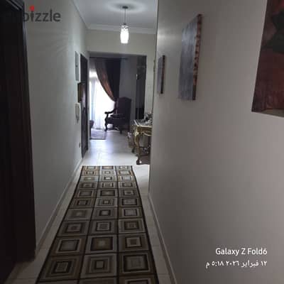 Duplex for sale in the Fifth Settlement in Al-Nargis Buildings on a main street, very large area, ready for inspection and living, equipped with everything, immediate delivery, there are 9 air conditioners in the duplex.