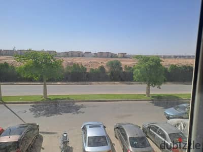 شقة للبيع بمدينتي موقع مميز