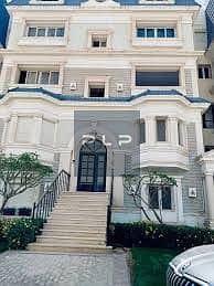 Lowest price for a ready-to-move-in villa with garden, available immediately, at a bargain price for quick sale in Mountain View 1.1 Compound, Fifth S