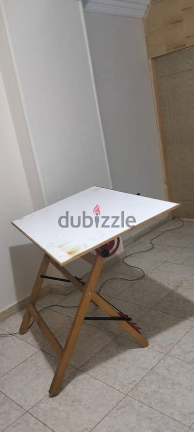 تربيزة رسم هندسي مستعمله للبيع