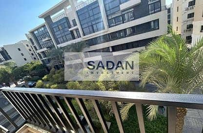 شقة بجاردن خاص تشطيب بالكامل امام الجامعة الامريكية كمبوند واتر واي التجمع الخامس امام كمبوند الباتيو في منطقة المستثمرين الشمالية علي شارع التسعين