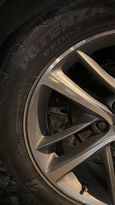 اطارات للبيع تصلح لسيارات SUV 235/50 R18