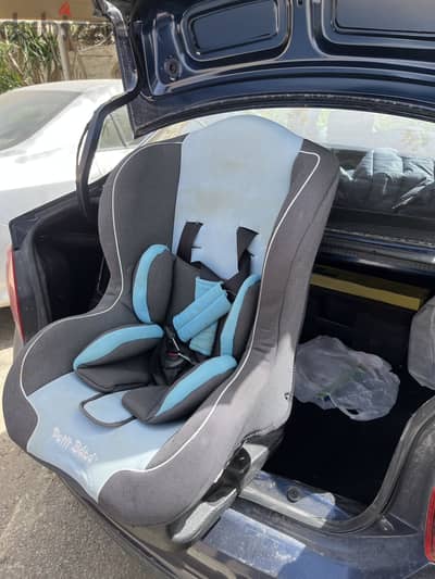 Petit bebe - Used like new baby chair
