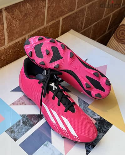 كوتشي adidas اورجينال مقاس 43 / مستخدم حالته كالجديد