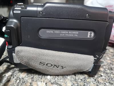 Sony Handycam DCR-TRV285E PAL Digital8 camcorder