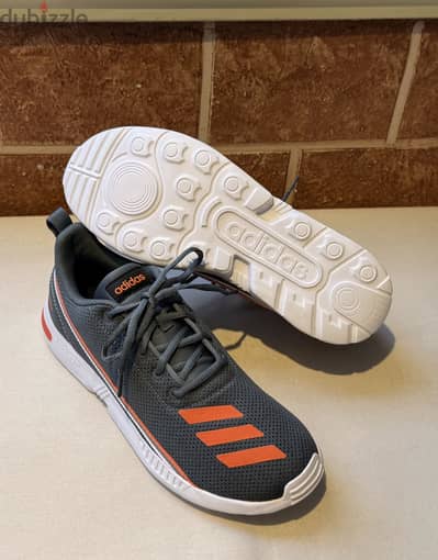 كوتشي adidas اورجينال مقاس 42 / جديد