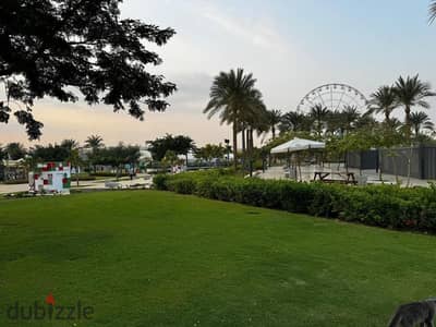 شقة  لقطه استلام فوري متشطبة بالتكييفات على فيو لاند سكيب في قلب الشيخ زايد القديمة في Zed West
