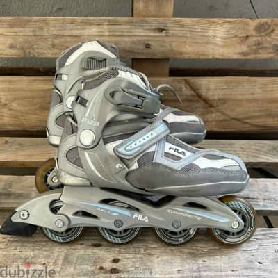 حذاء تزلج بالعجلات (Inline Skates) من إنتاج شركة Fila،
