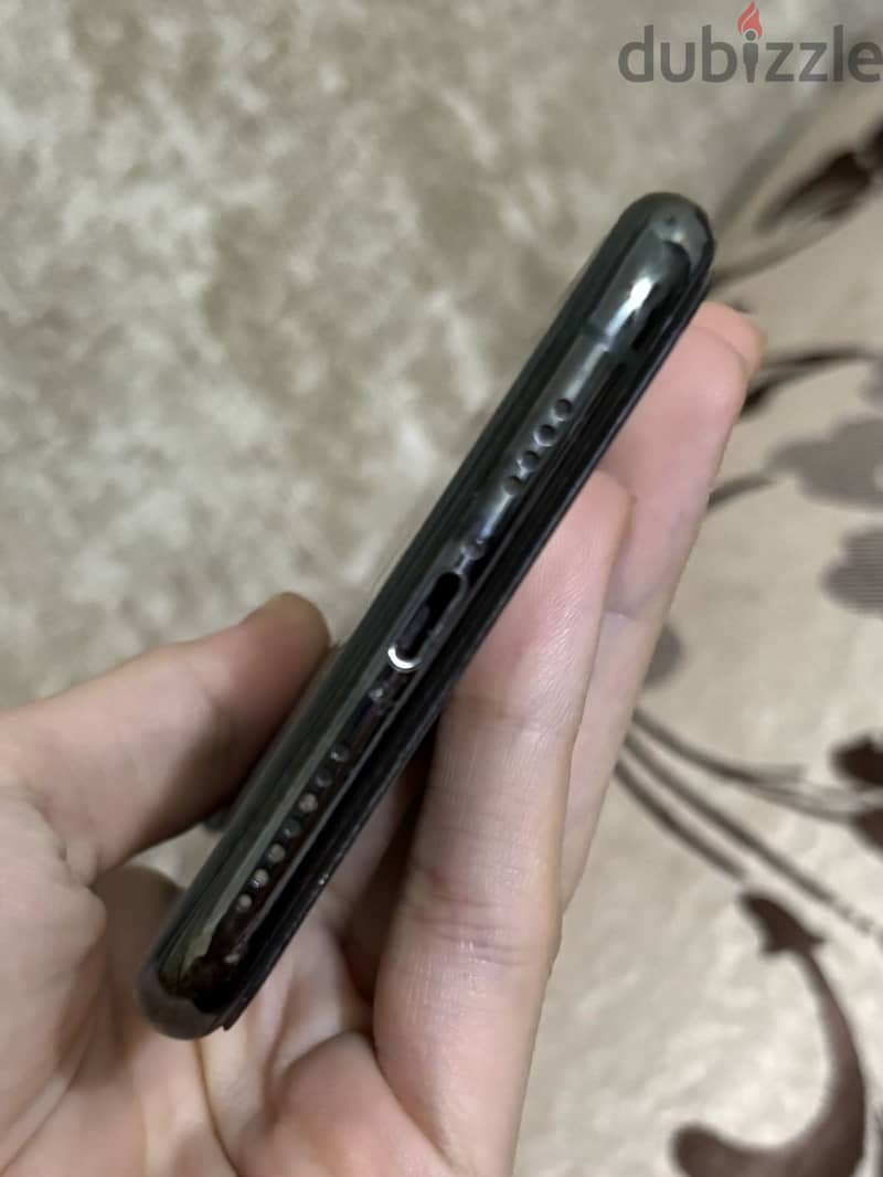 Apple - iPhone 11 Pro Max 2