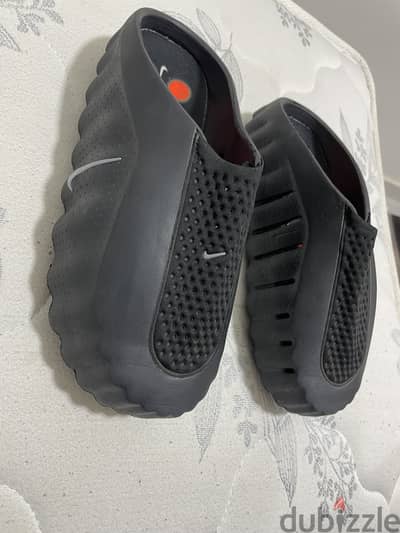 الNike mind  استعمال يوم واحد فقط مفيهوش اي خدش  مقاس 44