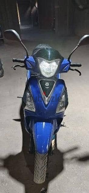 سكوتر  stmax200ccبحالة ممتازة جدا