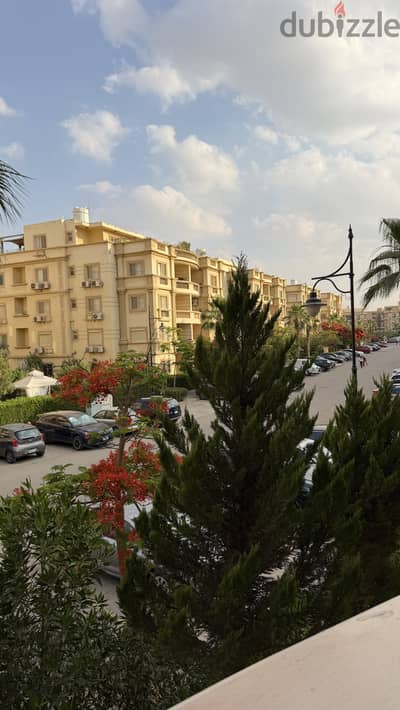 Golf residence compound, October gardens