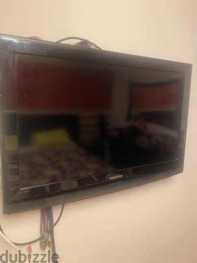 شاشة سامسونج LCD  ٣٢ بوصة بحالة ممتازة