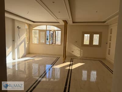 دور كامل فاضي 450 متر تشطيب الترا سوبر لوكس للإيجار سكني و إداري في حي 3/4 في التجمع الخامس