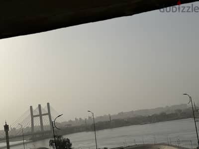 شقه تطل على النيل مباشرة ب اغاخان