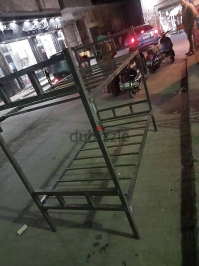 سرير حديد عمال