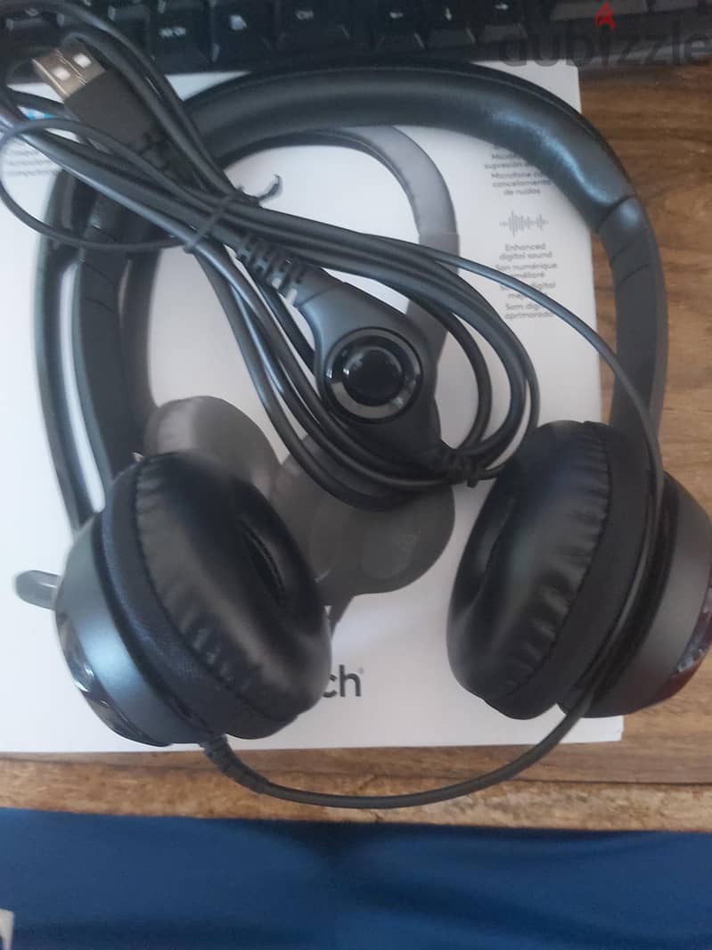 logitech H390 1