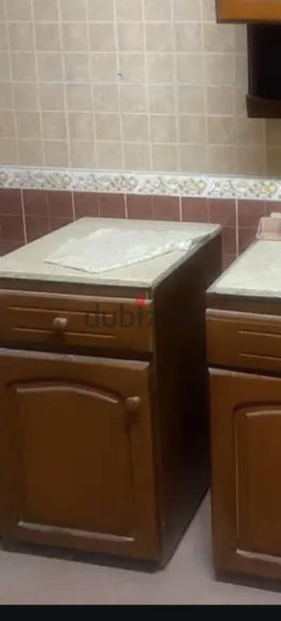 قطعتين مطبخ عرض القطعه ٥٠ سم بحالة الممتازه