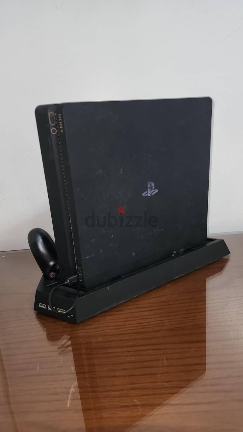 Play Station 4 Slim 1