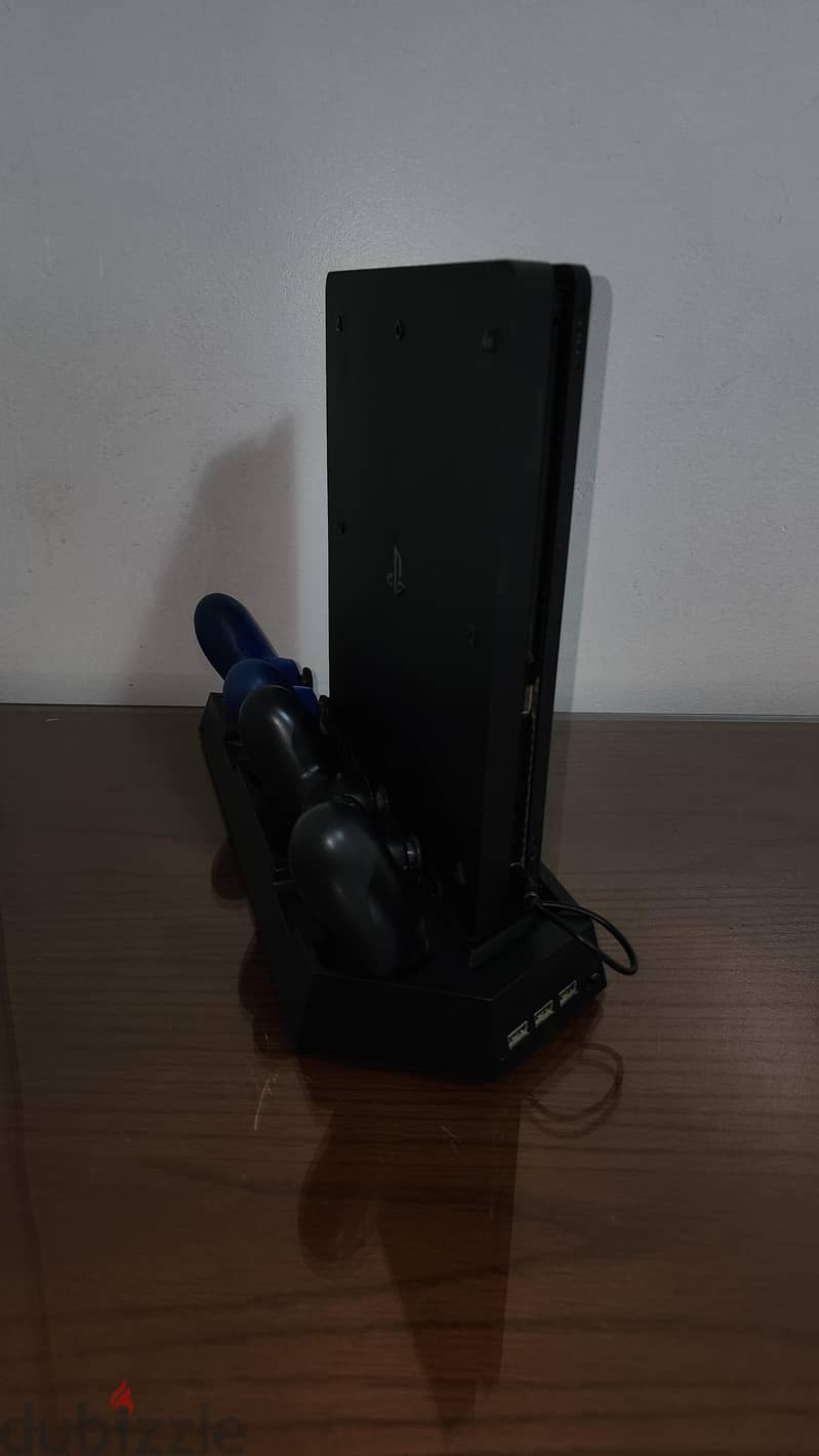 Play Station 4 Slim 3