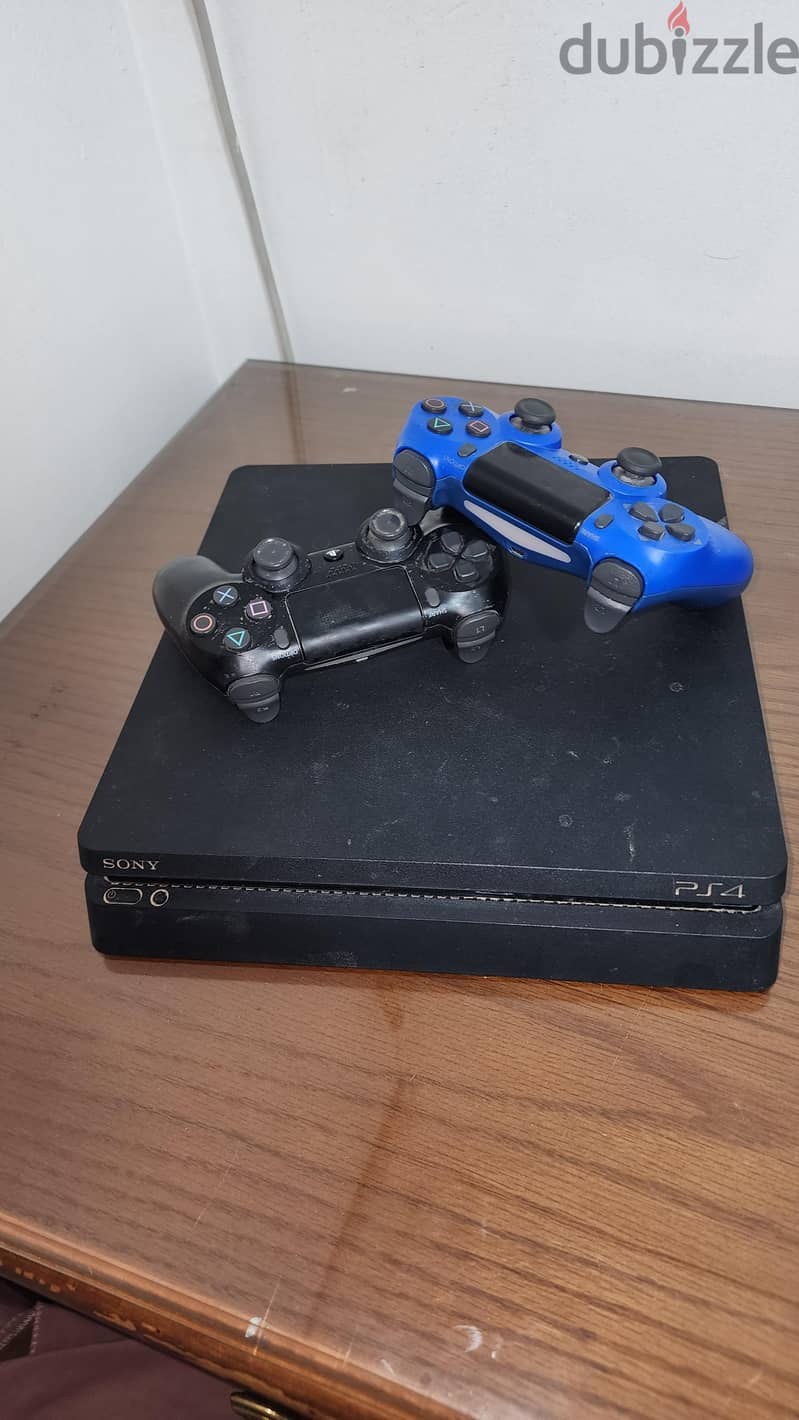 Play Station 4 Slim 5