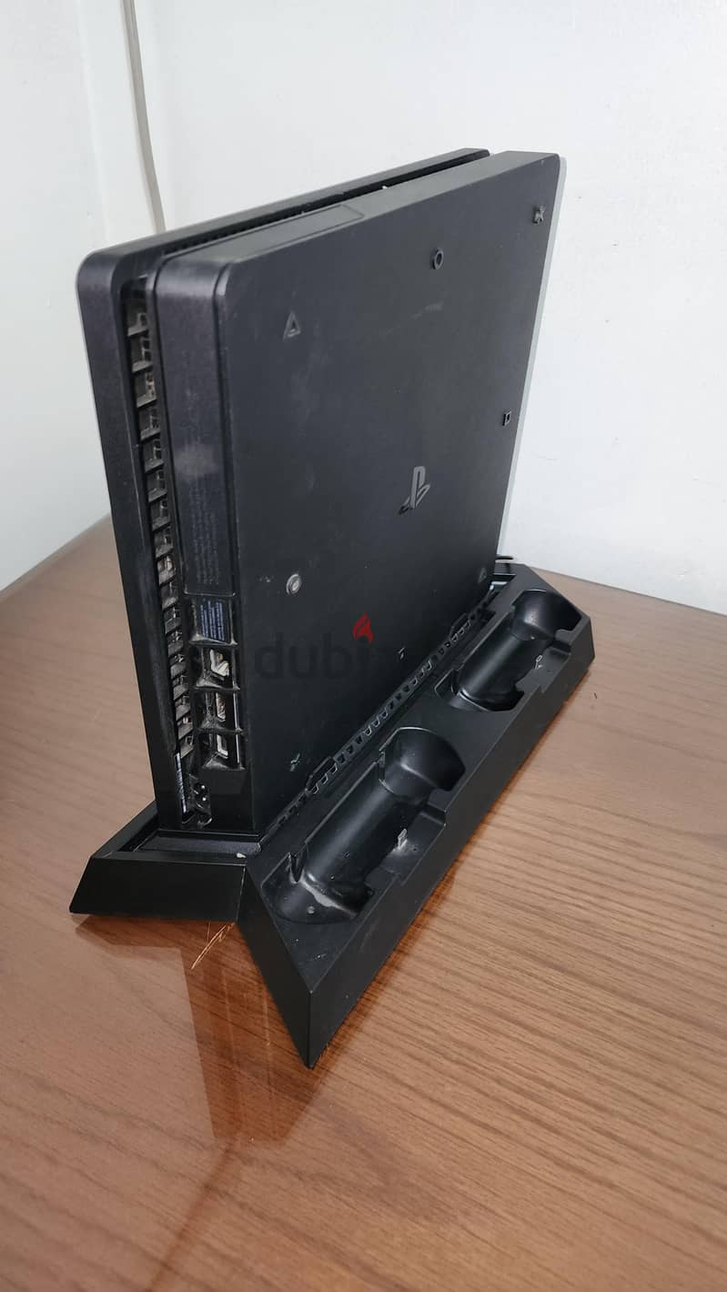 Play Station 4 Slim 6