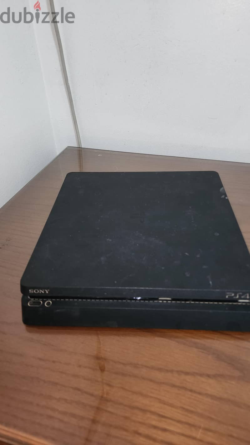 Play Station 4 Slim 7