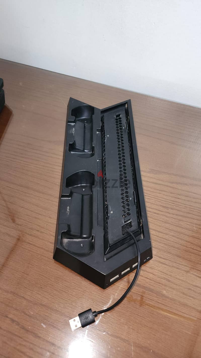 Play Station 4 Slim 8
