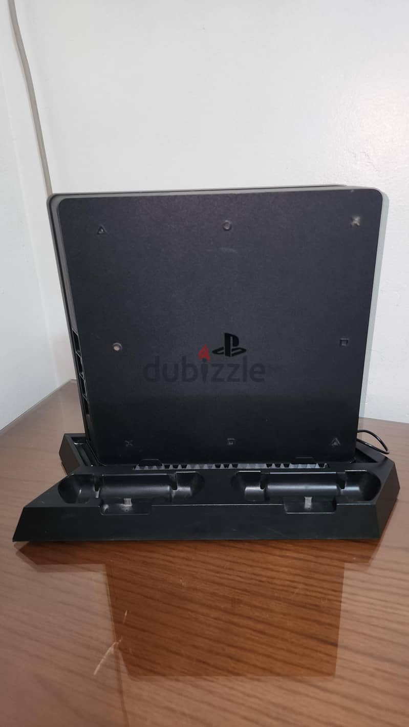 Play Station 4 Slim 9