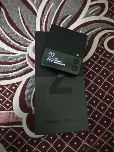 سامسونج flip 3 5g محتاج شاشه