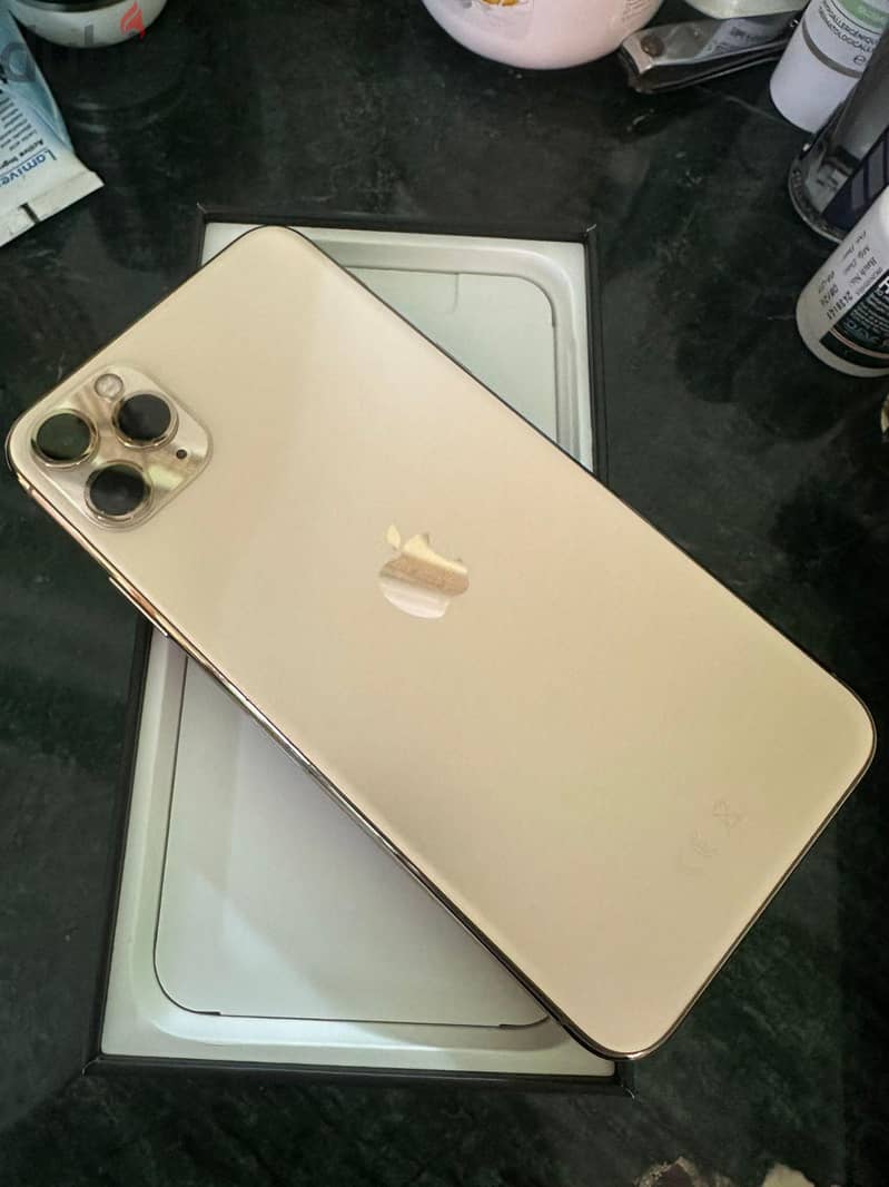 Apple - iPhone 11 Pro Max 2