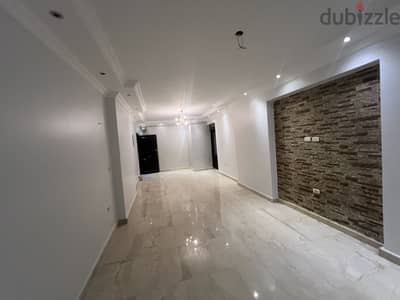شقه للبيع بشارع المنشيه  الرئيسى ميدان الساعه طالبيه فيصل