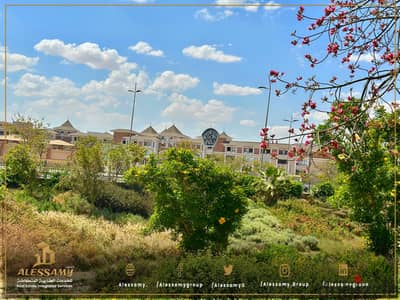 شقة للبيع بمدينتي 149م بحديقة 55م بال B12 كاش خالصة الثمن ناصية ممر تطل علي مجري السيل و all seasons park mall