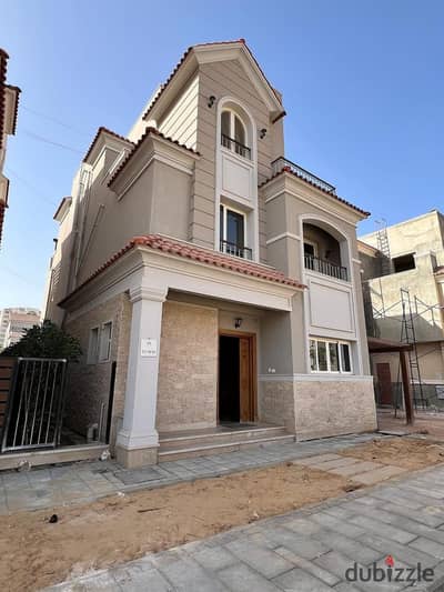 فيلا راقية داخل كمبوند مروج – موقع مميز في سموحة، الإسكندرية