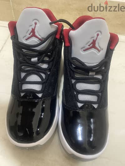 Nike air Jordan max aura 2