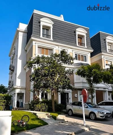 Ivilla garden for sale 205 sqm in Mountain View next to Hyde Park in the heart of the Golden Square.