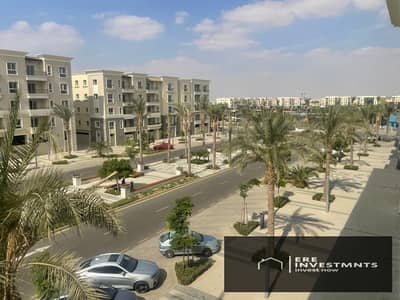 بفيو مميز جدا علي حمام سباحة شقة استلام فوري للبيع بافضل سعر في السوق في كمبوند ميفيدا اعمار التجمع الخامس