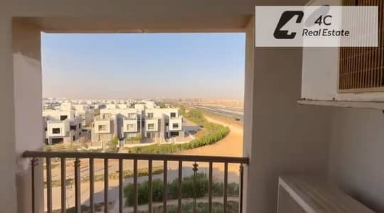 Apartment ready to move fully finished with kitchen and ACs below developer price 3 bedrooms resale in Hyde Park New Cairo near Golden Square for sale