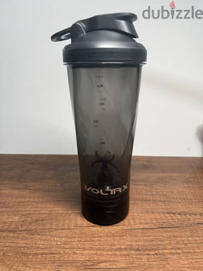 بروتين شيكر كهربائي بحالة ممتازة VOLTRX Electric protein shaker