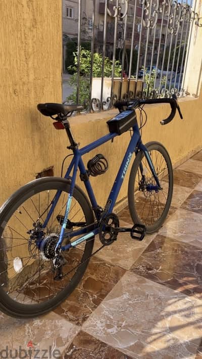 Trinx Tempo 2.1 with accessories