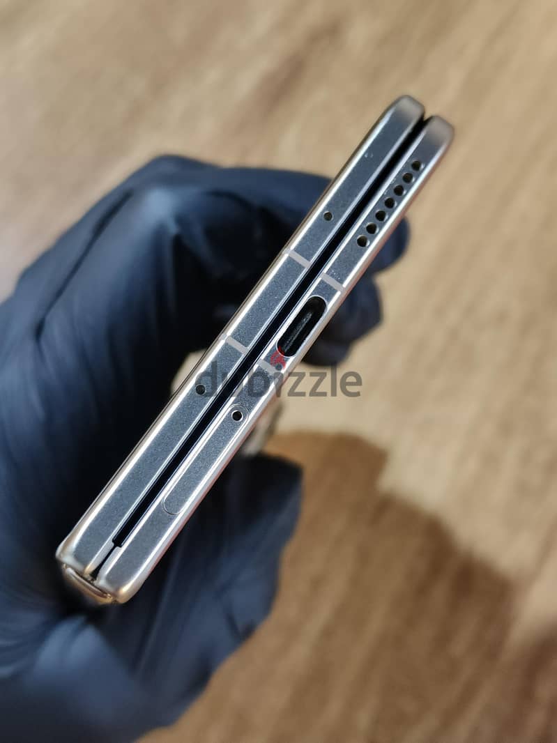Honor Magic V5 3