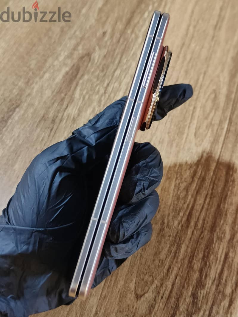 Honor Magic V5 4